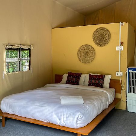 Hotel Tharu Garden, Sauraha Kültér fotó