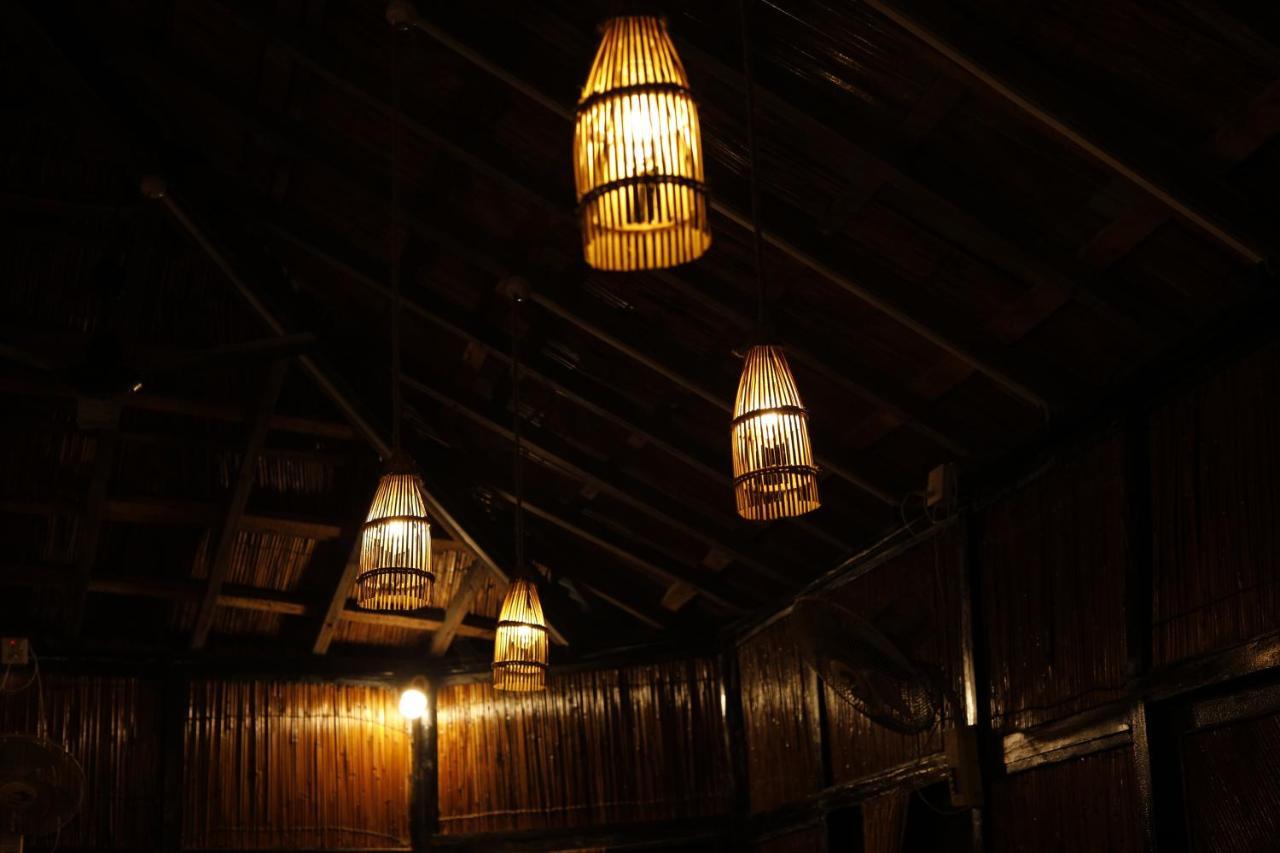 Hotel Tharu Garden, Sauraha Kültér fotó