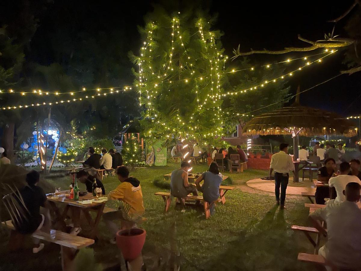 Hotel Tharu Garden, Sauraha Kültér fotó