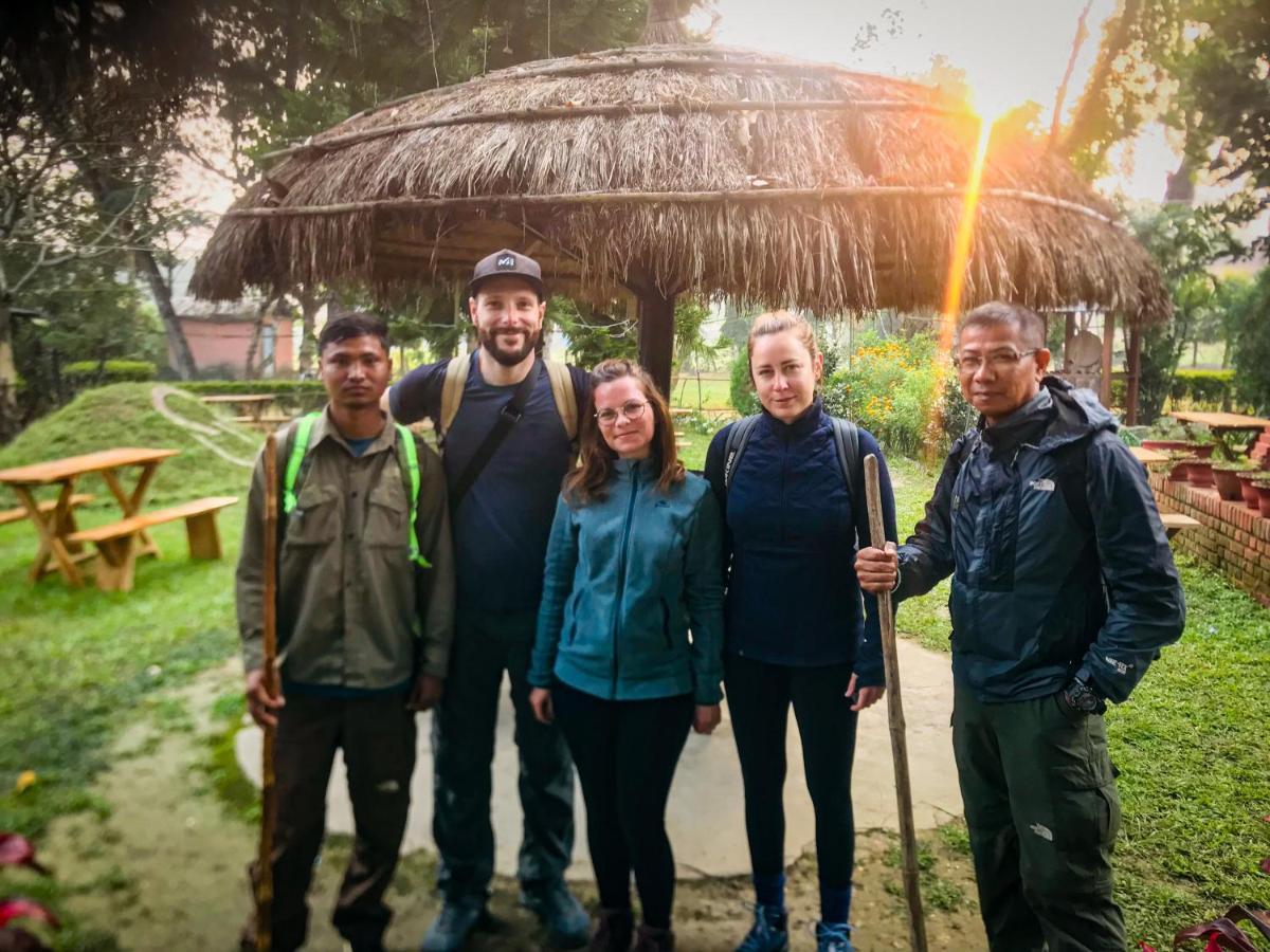 Hotel Tharu Garden, Sauraha Kültér fotó