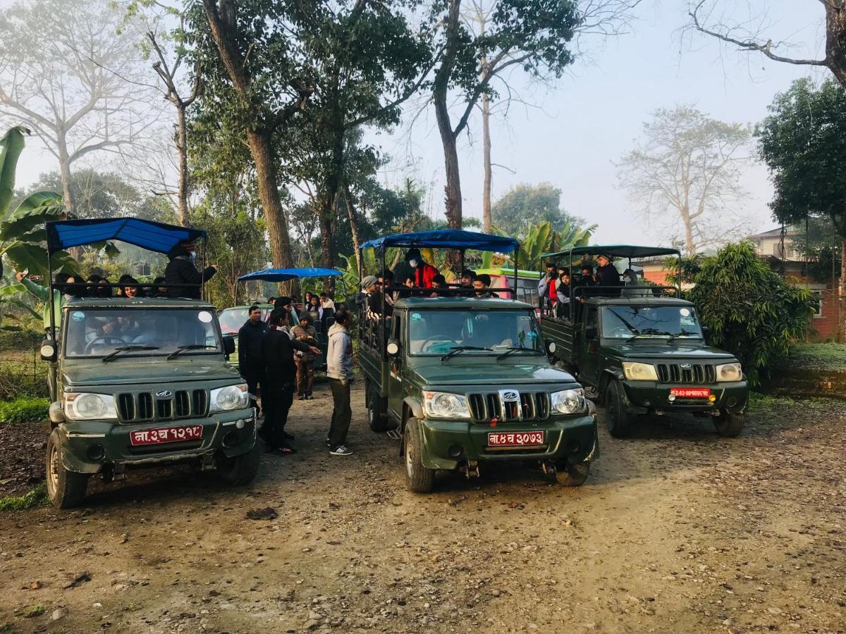 Hotel Tharu Garden, Sauraha Kültér fotó