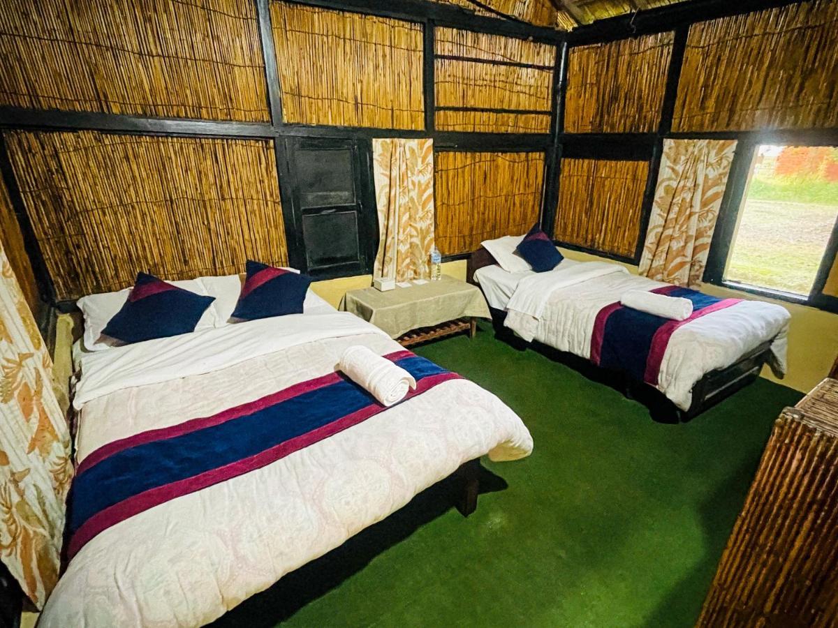 Hotel Tharu Garden, Sauraha Kültér fotó