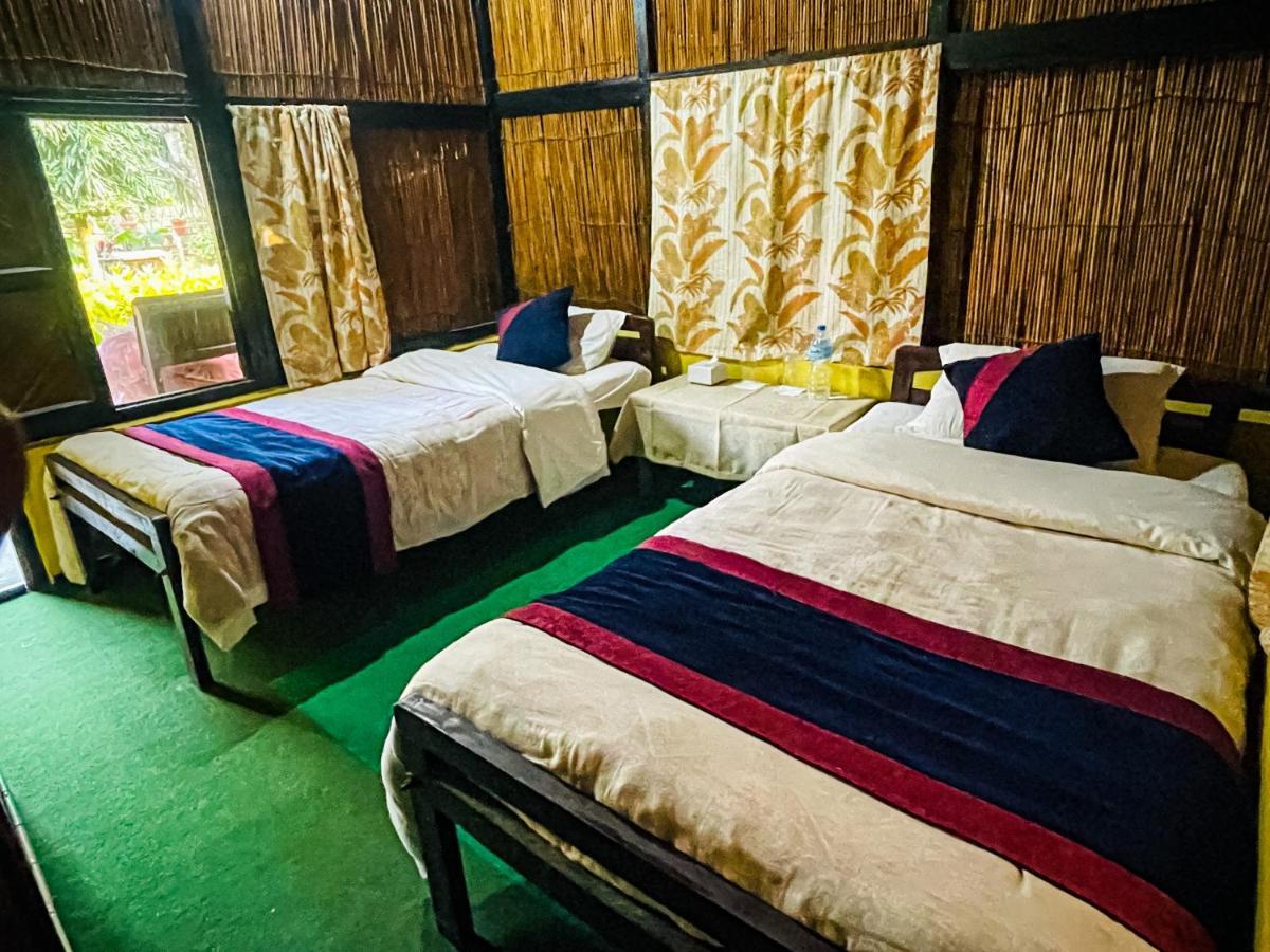 Hotel Tharu Garden, Sauraha Kültér fotó