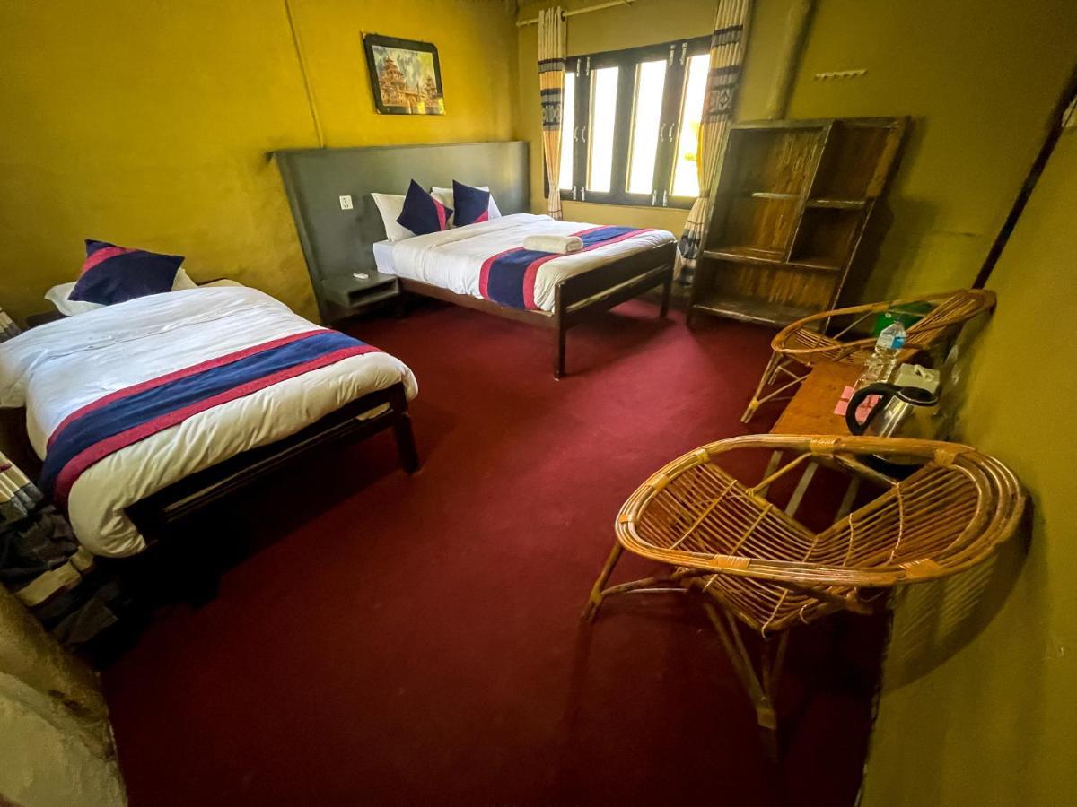 Hotel Tharu Garden, Sauraha Kültér fotó