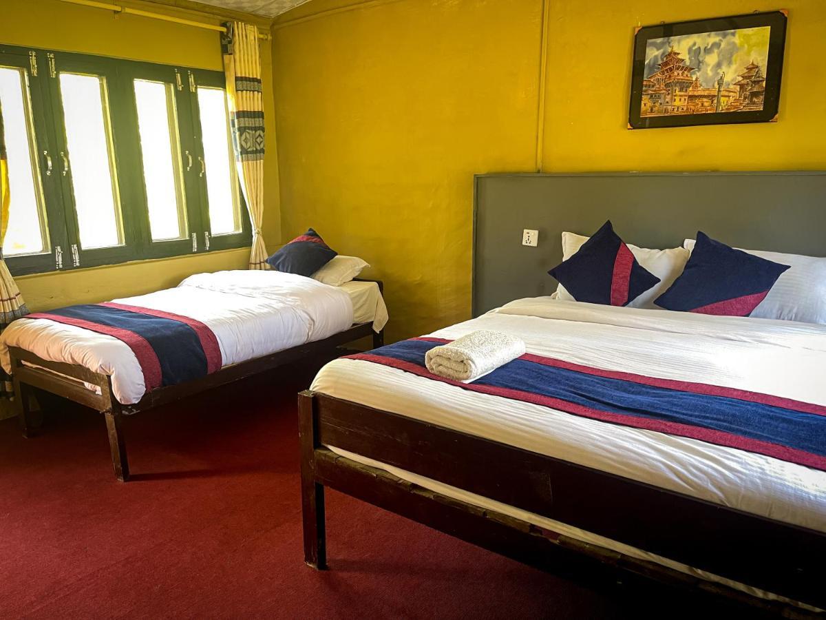 Hotel Tharu Garden, Sauraha Kültér fotó