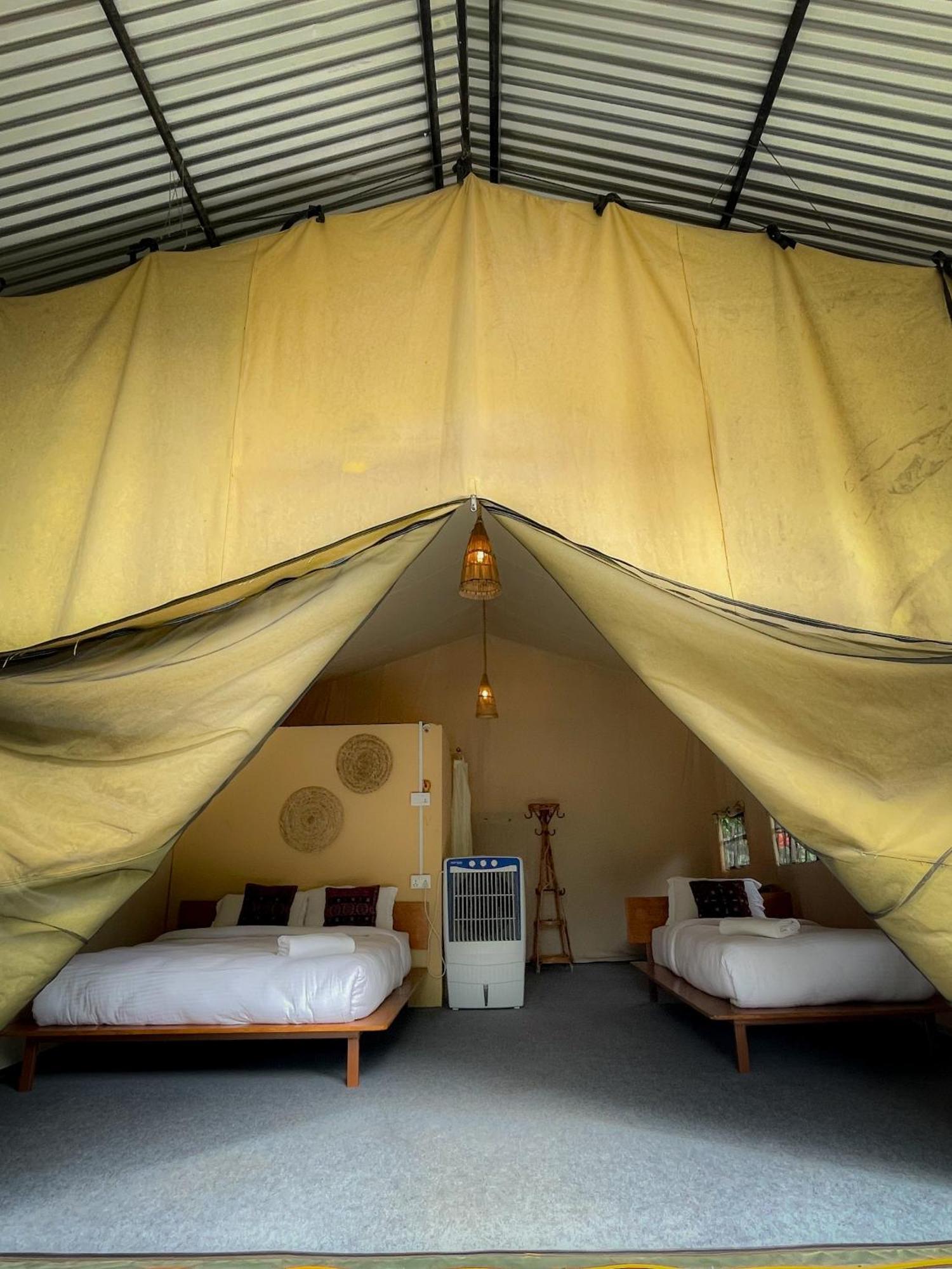 Hotel Tharu Garden, Sauraha Kültér fotó